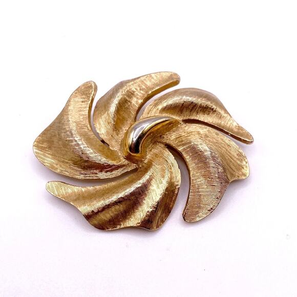 Vintage Monet Gold Tone Brooch - Picture 2 of 5